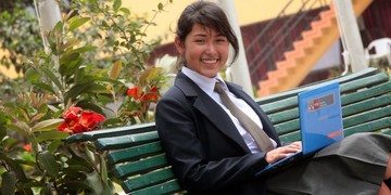 Google Compare room es una aplicación que ofrece la posibilidad de que profesores y alumnos peruanos puedan mantenerse en contacto de manera permanente directa y personalizada